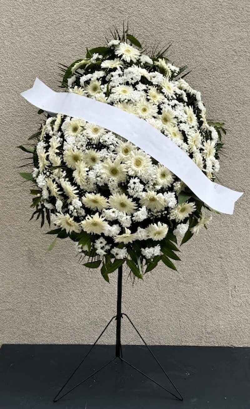 Beyaz tonlarda ayaklı ferforje